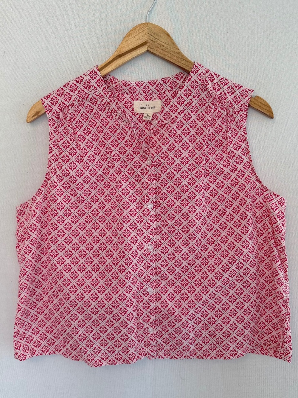 LAND ‘N SEA Women’s Large Pink & White Collarless Button Front Sleeveless Top